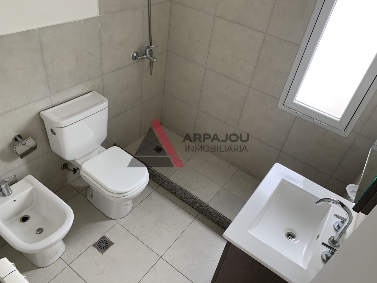 DUPLEX 2 DORM - BARRIO CINCO SOLES - PLOTTIER