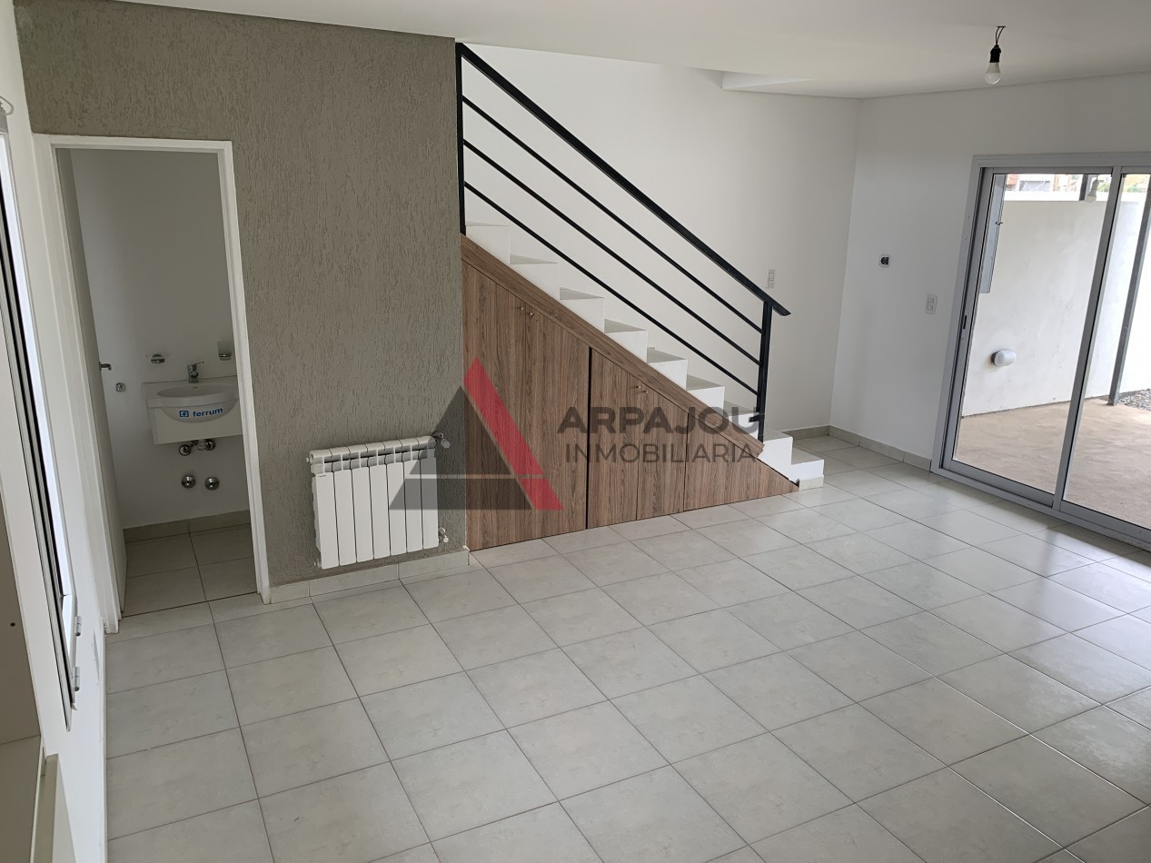 DUPLEX 2 DORM - BARRIO CINCO SOLES - PLOTTIER
