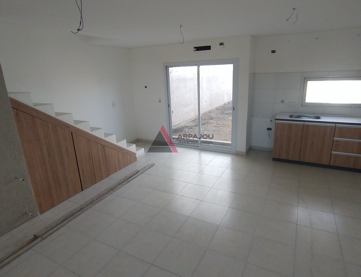 DUPLEX 2 DORM - BARRIO CINCO SOLES - PLOTTIER